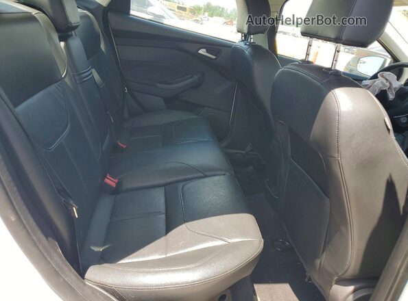 1FADP3F29GL398816 2016 FORD FOCUS White Rear seats view