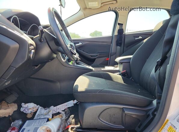 1FADP3F29JL215275 2018 FORD FOCUS White Vista interior delantera