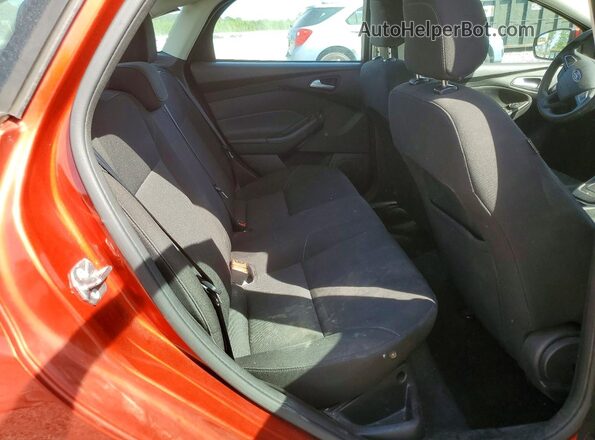1FADP3F29JL254500 2018 FORD FOCUS Gold Հետևի նստատեղերի տեսք