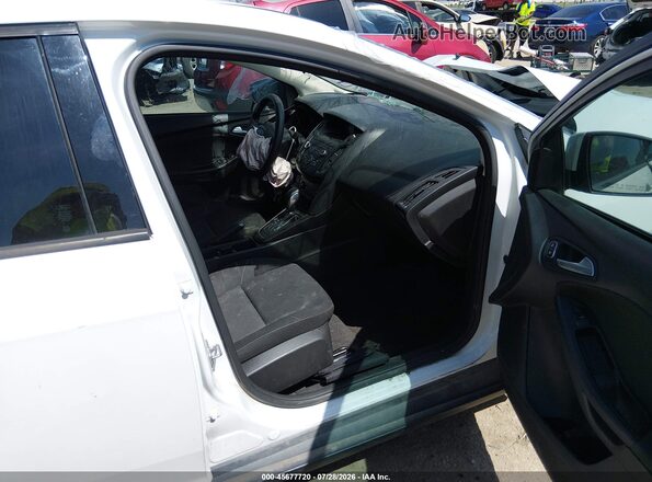 1FADP3F29JL302738 2018 FORD FOCUS White წინა სალონის ხედი
