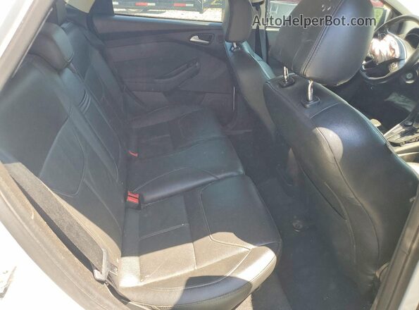1FADP3F2XGL262579 2016 FORD FOCUS White უკანა სავარძლების ხედი