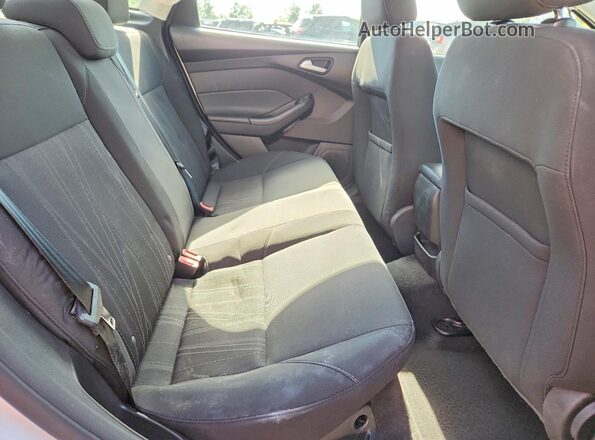 1FADP3F2XGL267409 2016 FORD FOCUS White Rear seats view