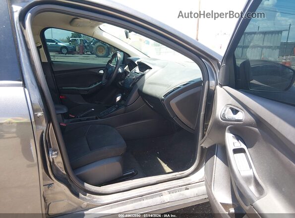 1FADP3F2XHL304654 2017 FORD FOCUS Gray Widok wnętrza z przodu