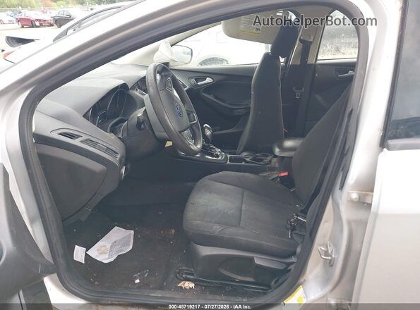 1FADP3F2XHL327724 2017 FORD FOCUS Silver Widok wnętrza z przodu