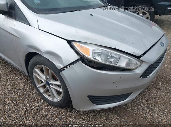 1FADP3F2XHL327724 2017 FORD FOCUS Silver Widok z przodu