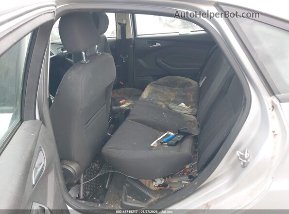 1FADP3F2XHL327724 2017 FORD FOCUS Silver Widok naklejki z numerem VIN