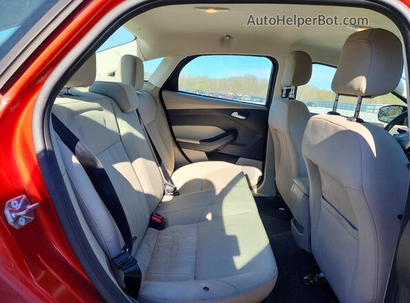 1FADP3FE0JL240611 2018 FORD FOCUS Red Հետևի նստատեղերի տեսք