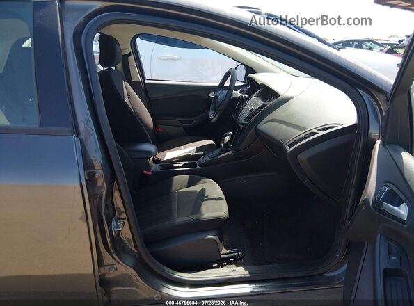 1FADP3FE1JL240181 2018 FORD FOCUS Серый Вид салона спереди