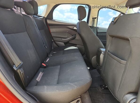1FADP3FE1JL276999 2018 FORD FOCUS Orange Vista de los asientos traseros