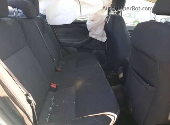 1FADP3FE4JL261039 2018 FORD FOCUS Silver Widok tylnych siedzeń