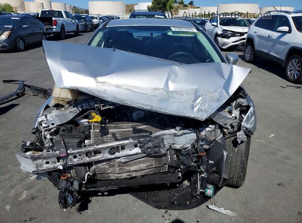 1FADP3FE4JL261039 2018 FORD FOCUS Silver Widok z przodu