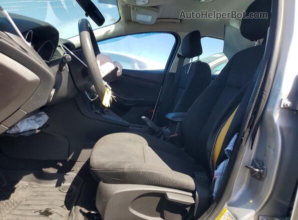 1FADP3FE4JL261039 2018 FORD FOCUS Silver Widok wnętrza z przodu