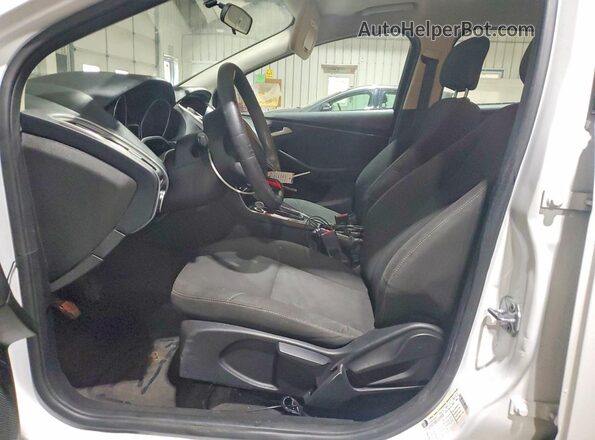 1FADP3FE5HL251002 2017 FORD FOCUS White Vista interior delantera