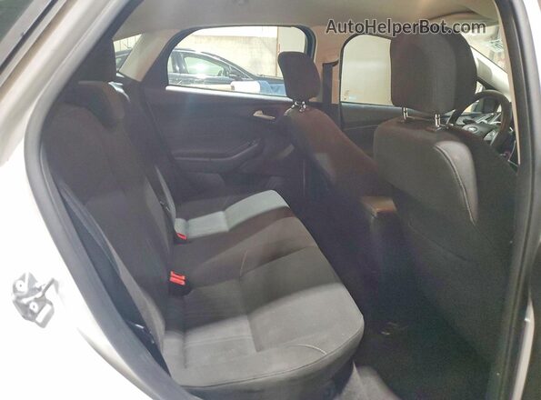 1FADP3FE5HL251002 2017 FORD FOCUS White Vista de los asientos traseros