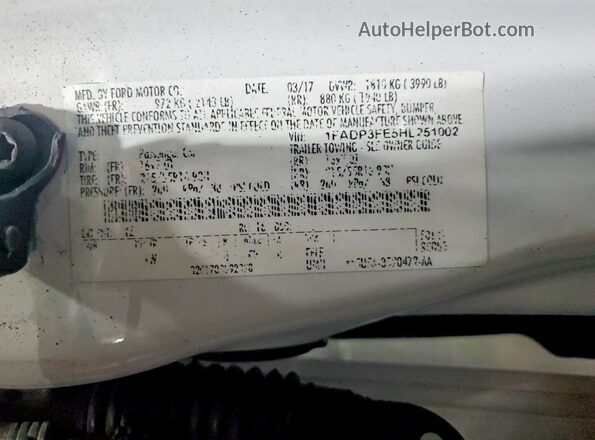 1FADP3FE5HL251002 2017 FORD FOCUS White Vista del compartimento del motor