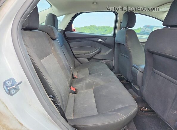 1FADP3FE7HL260025 2017 FORD FOCUS White Вид задніх сидінь