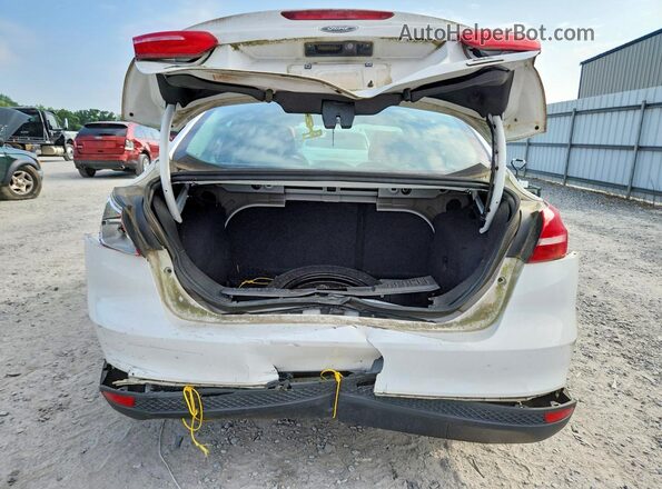 1FADP3FE7HL260025 2017 FORD FOCUS White Вид ззаду