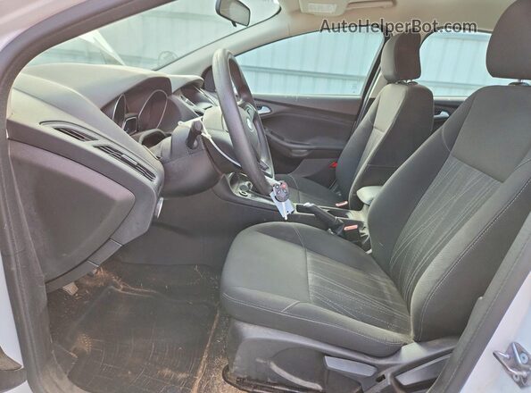 1FADP3FE7HL260025 2017 FORD FOCUS White Вид салону спереду