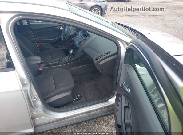 1FADP3FE7HL266021 2017 FORD FOCUS Silver Front interior view