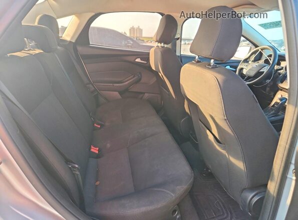 1FADP3FE7HL270747 2017 FORD FOCUS Silver Vista de los asientos traseros