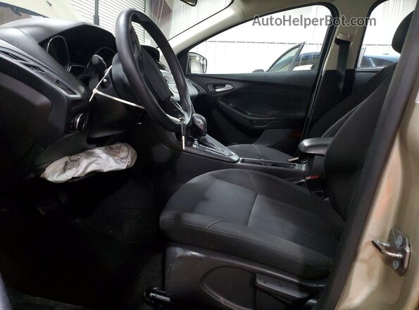 1FADP3FE7JL256921 2018 FORD FOCUS Cream Вид салону спереду