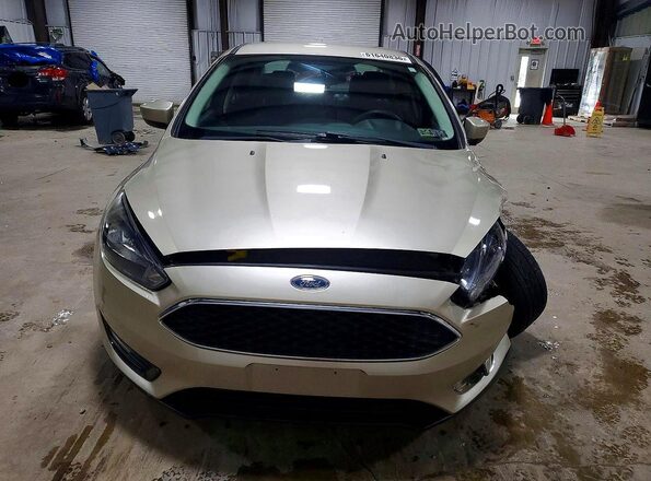 1FADP3FE7JL256921 2018 FORD FOCUS Cream Вид спереду