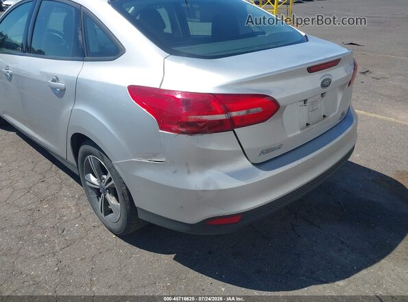 1FADP3FE8GL363307 2016 FORD FOCUS Silver Widok z przodu