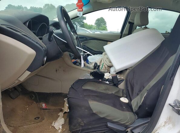 1FADP3FE8JL222681 2018 FORD FOCUS White Front interior view