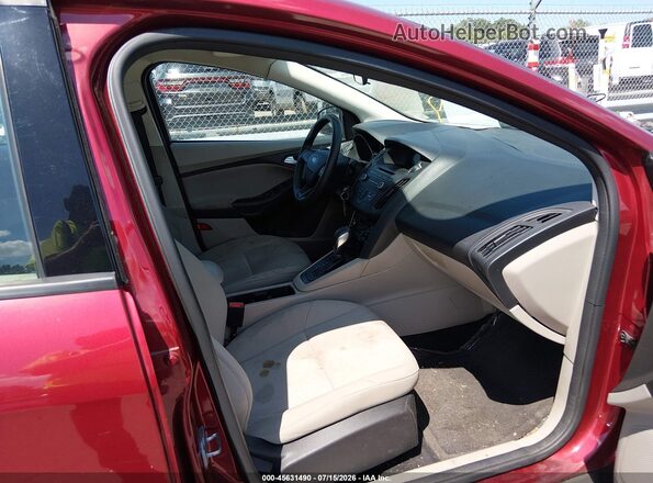 1FADP3FE9HL251598 2017 FORD FOCUS Красный Вид салона спереди