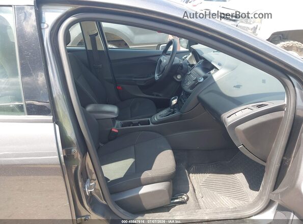 1FADP3FE9JL228960 2018 FORD FOCUS Серый Вид салона спереди