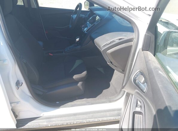 1FADP3H20HL223322 2017 FORD FOCUS Белый Вид салона спереди