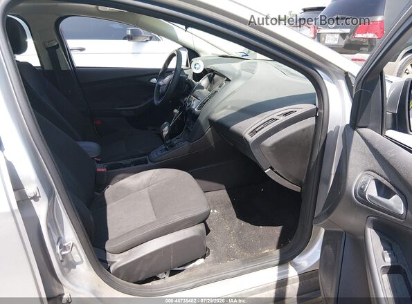 1FADP3H20HL237169 2017 FORD FOCUS Silver წინა სალონის ხედი