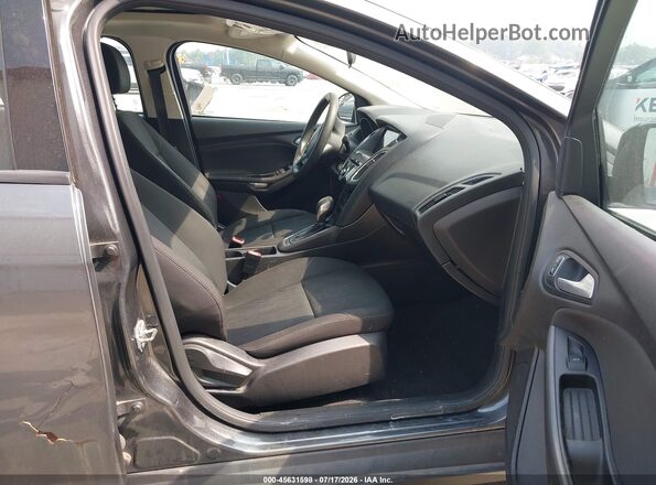 1FADP3H21HL256927 2017 FORD FOCUS Gray Вид салону спереду