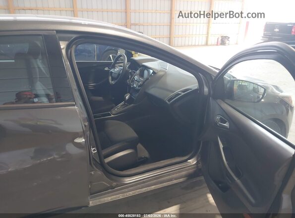 1FADP3H22HL256094 2017 FORD FOCUS Gray Front interior view