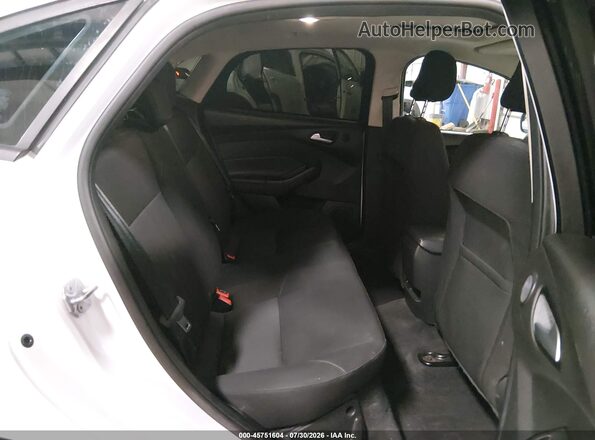 1FADP3H24JL236631 2018 FORD FOCUS White VIN կոդի պիտակի տեսք