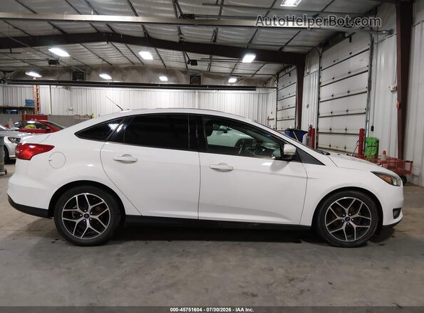 1FADP3H24JL236631 2018 FORD FOCUS White Սալոնի հետևի տեսք