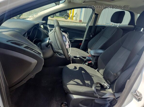 1FADP3H25HL327028 2017 FORD FOCUS White Вид салону спереду