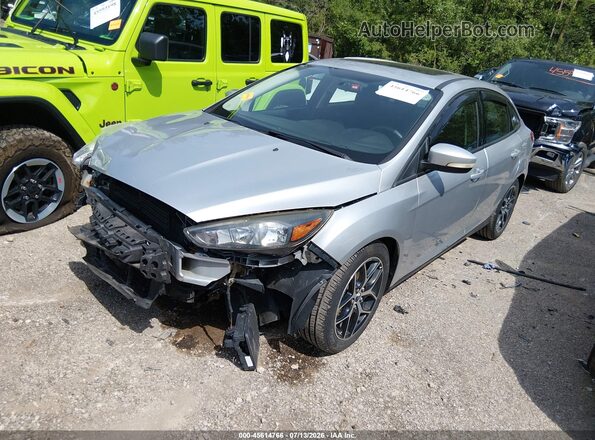 1FADP3H27HL225407 2017 FORD FOCUS Silver Vista tres cuartos delantera izquierda