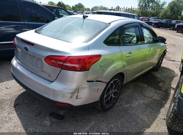 1FADP3H27HL225407 2017 FORD FOCUS Silver Trasero derecho