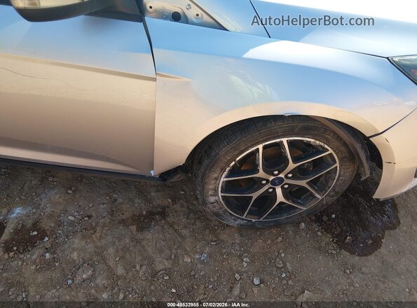 1FADP3H27HL257970 2017 FORD FOCUS Silver Widok z przodu