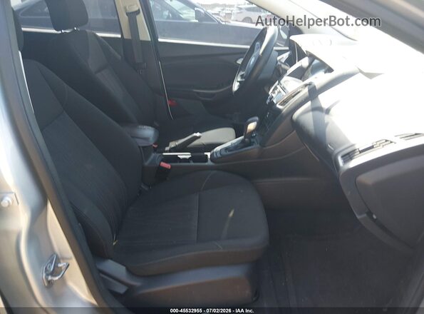 1FADP3H27HL257970 2017 FORD FOCUS Silver Widok wnętrza z przodu