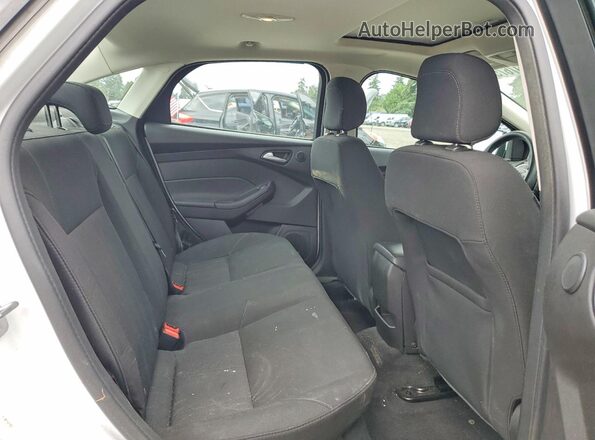 1FADP3H28JL233652 2018 FORD FOCUS White Vista de los asientos traseros