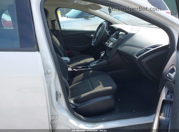 1FADP3H28JL242979 2018 FORD FOCUS White Вид салону спереду