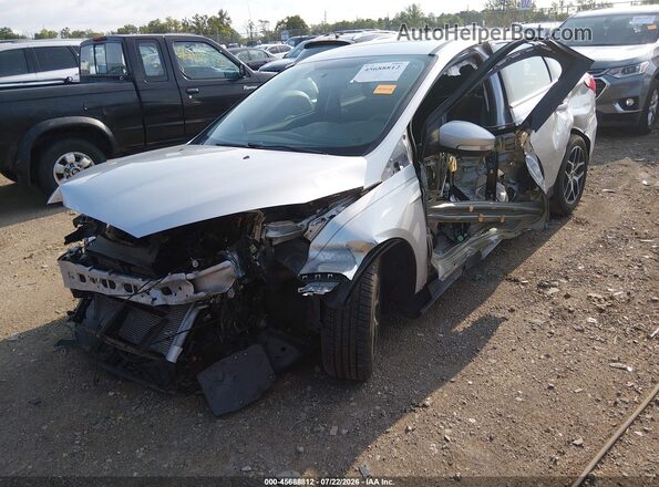 1FADP3H2XHL269840 2017 FORD FOCUS Silver Front view