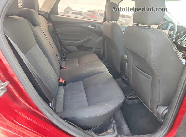 1FADP3H2XHL332824 2017 FORD FOCUS Red Հետևի նստատեղերի տեսք