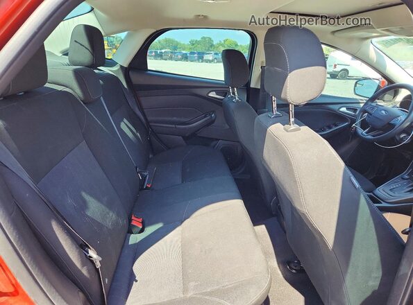 1FADP3H2XJL240604 2018 FORD FOCUS Orange Rear seats view
