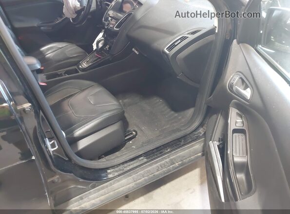 1FADP3J21JL294738 2018 FORD FOCUS Black Front interior view