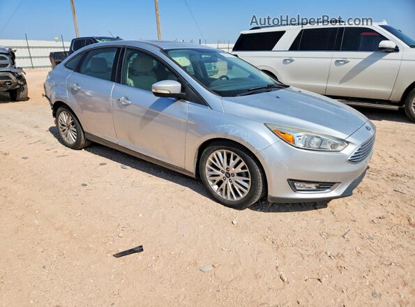 1FADP3J22HL288232 2017 FORD FOCUS Silver Delantero derecho