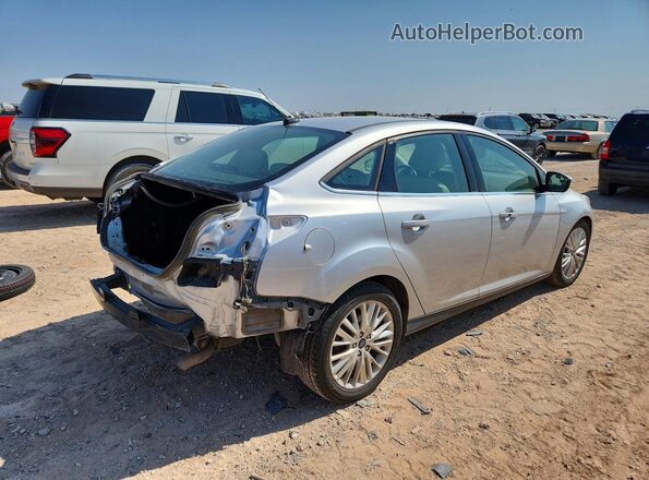 1FADP3J22HL288232 2017 FORD FOCUS Silver Trasero derecho