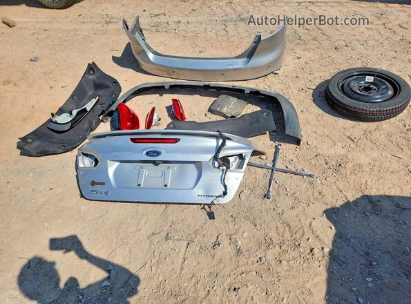 1FADP3J22HL288232 2017 FORD FOCUS Silver Vista del compartimento del motor